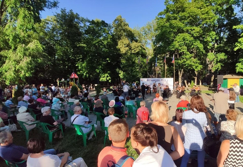 Начало концертов в 18:00