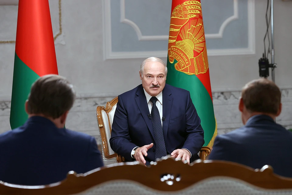 Александр Лукашенко отметил, что полномочия между органами власти надо перераспределять