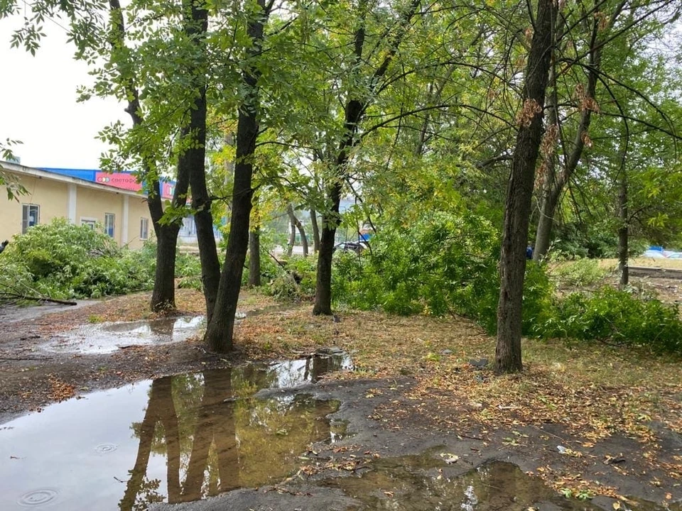 Рабочие без разрешения тянули водовод к хлебной базе