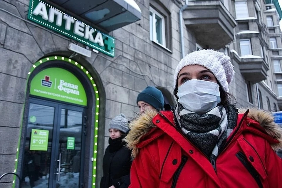 Глава региона отметил, что зимой 2021-2022 года, вероятнее всего, масочный режим в Новосибирской области будет действовать.