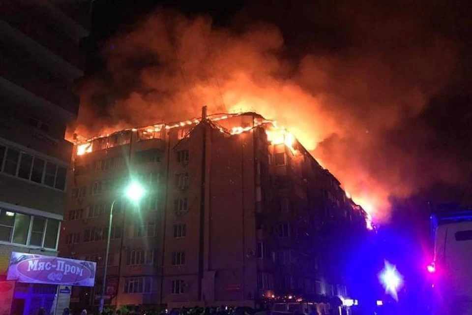 Крупный пожар в жилом доме в Краснодаре. Фото: Пресс-служба МЧС России