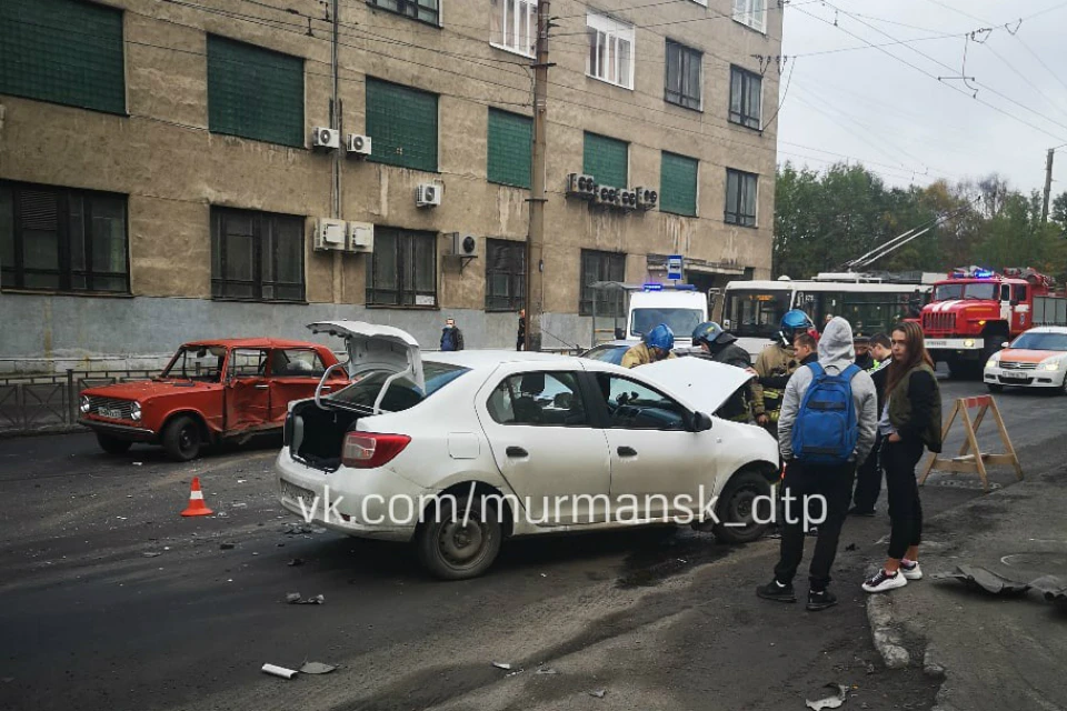 Все обстоятельства ДТП уточняются. Фото: "Мурманск ДТП ЧП"