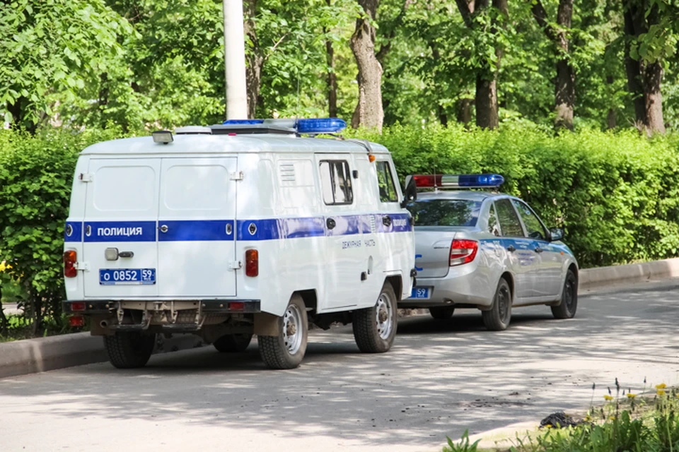 Причиной конфликта стало замечание соседа, который выбросил из окна во двор дома кусок битого стекла.
