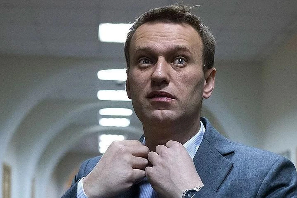 Навальный начал вставать с постели после отключения от ИВЛ