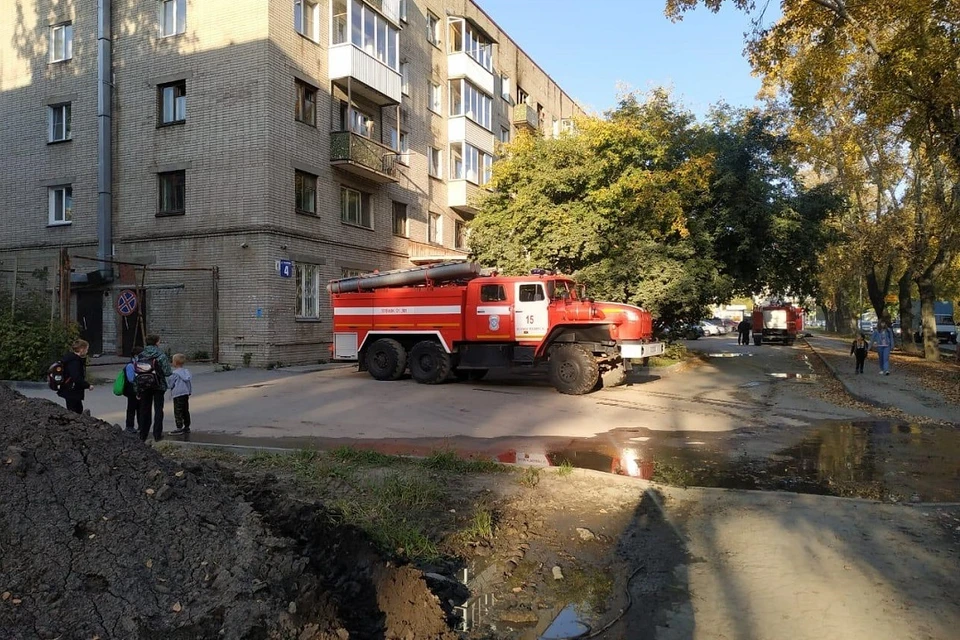 Пожар произошел на улице Забалуева. Фото: ГУ МЧС по НСО
