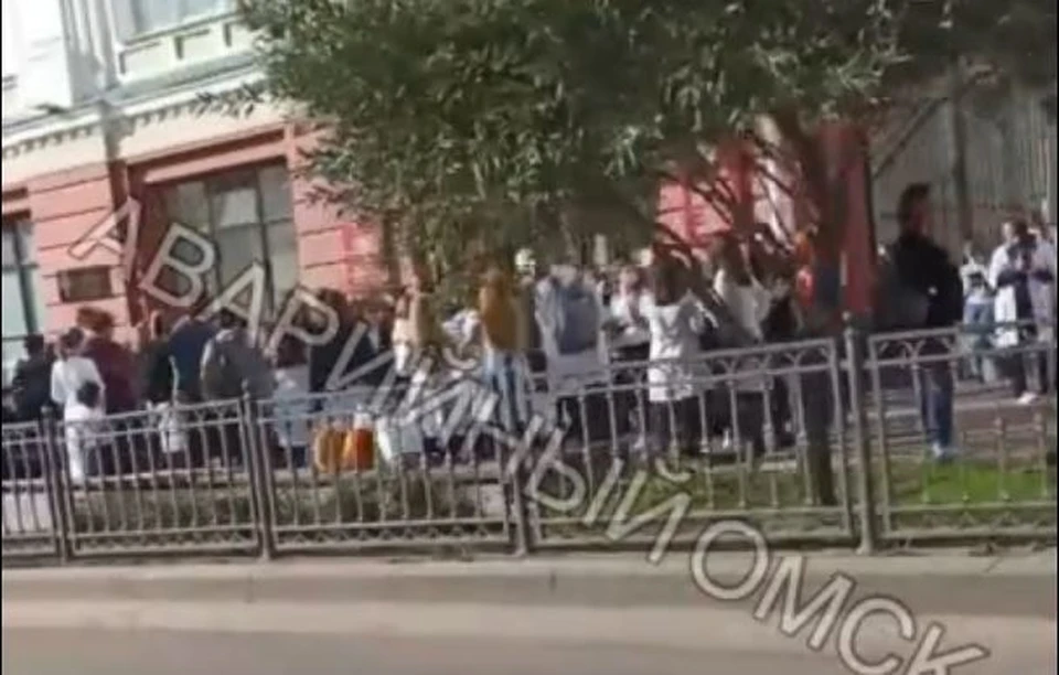 В медицинской Академии пришлось экстренно прервать занятия. Фото: скриншот видео.