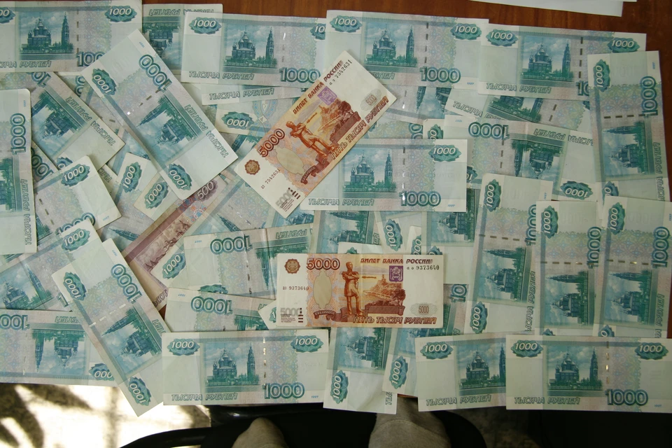 Мошенники убедили женщину взять кредит.