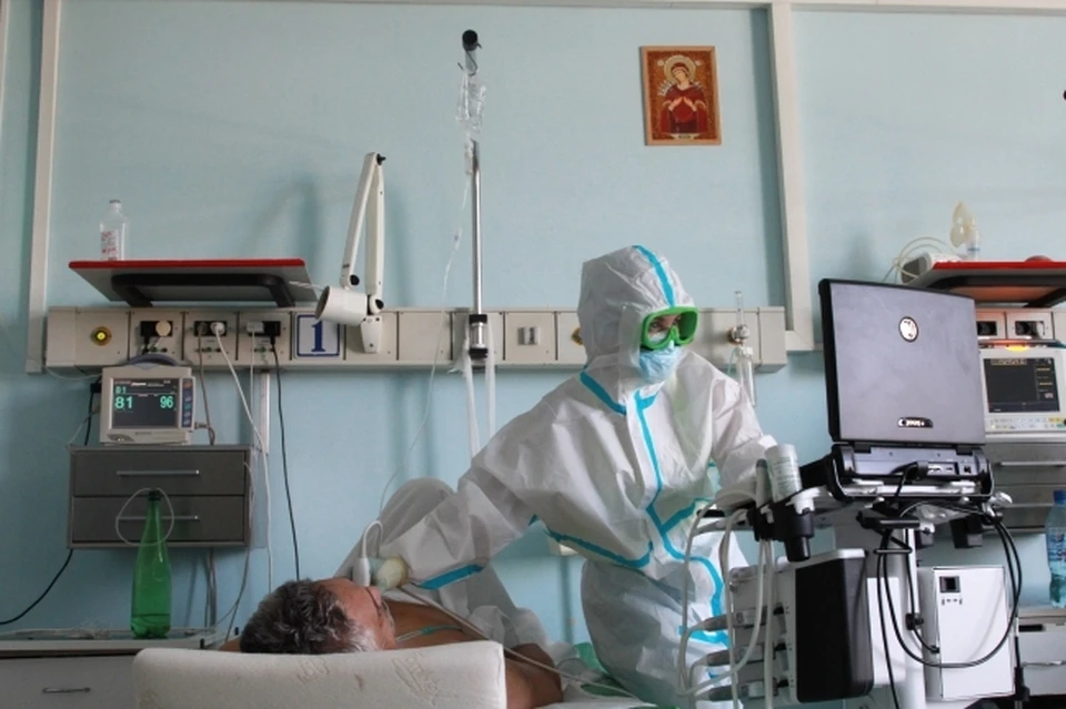 Среди умерших пациентов с COVID-19 — 48-летний мужчина.