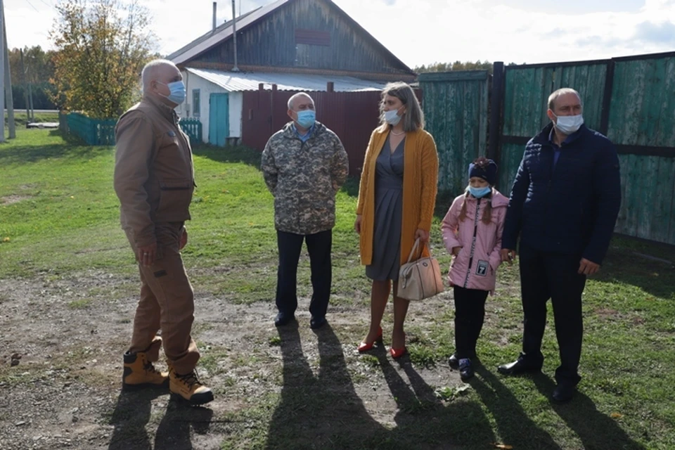 Пострадавшим от пожара в селе Плотниково выплатили 10 миллионов рублей. ФОТО: пресс-служба АПК