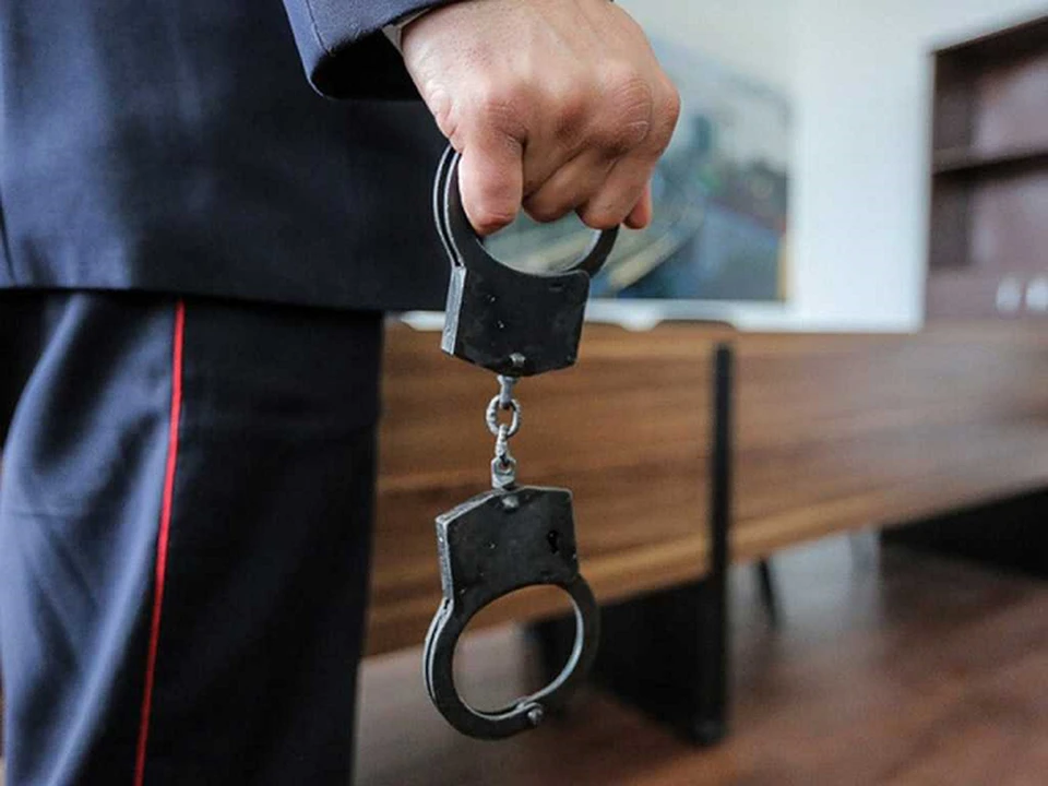 За кражу из ломбарда на крупную сумму рецидивист осужден на 4 года колонии строгого режима.