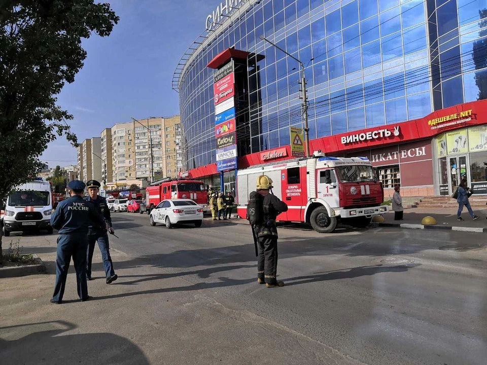 Пожар в ТЦ «Синий кит». Фото облспаса