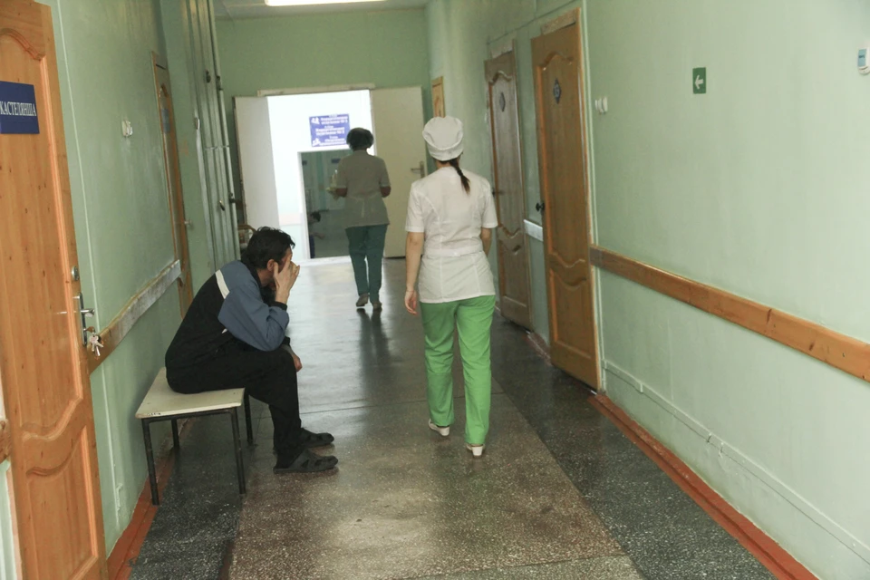 В Минздраве домыслы о закрытии поликлиники опровергли.