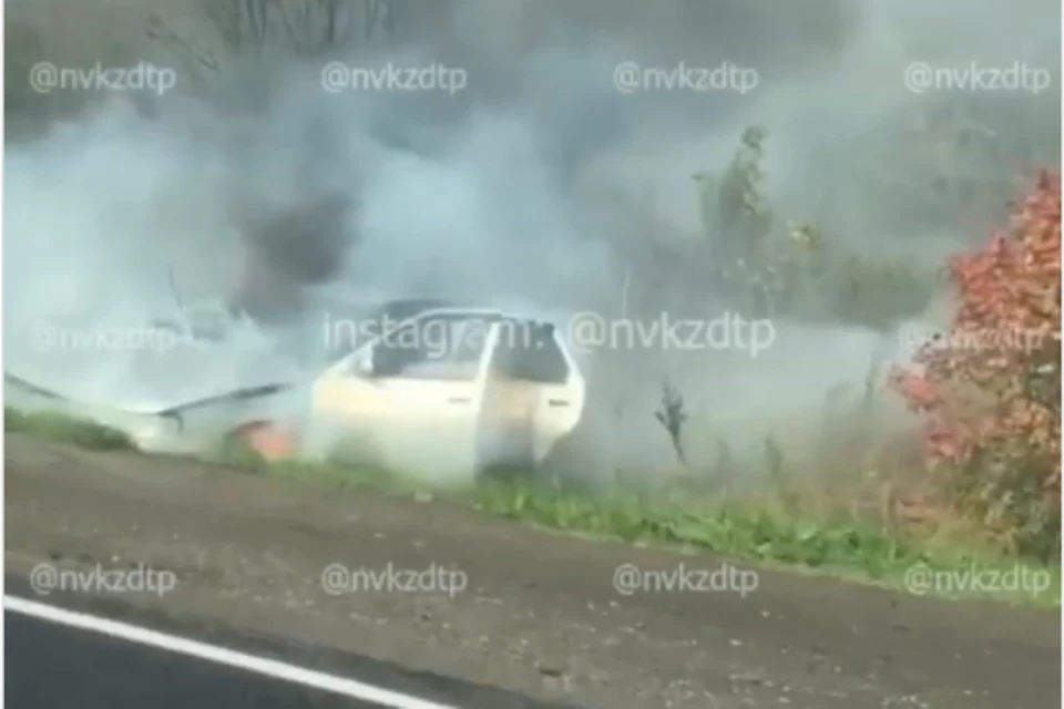 В Кузбассе автомобиль врезался в стол и оставил поселок без света. Фото: ЧП/ДТП Новокузнецк / Instagram