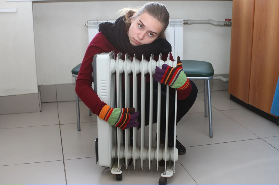Людям холодно, но подключать тепло в сентябре не выгодно бизнесу.