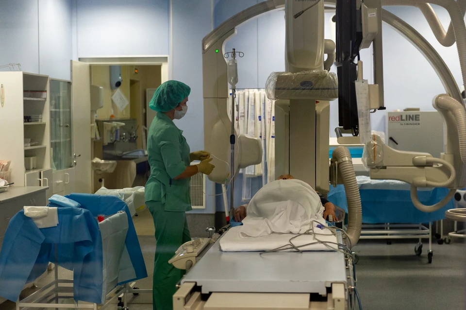 В ковидном госпитале «Ленэкспо» пациентам будут проверять легкие новым аппаратом