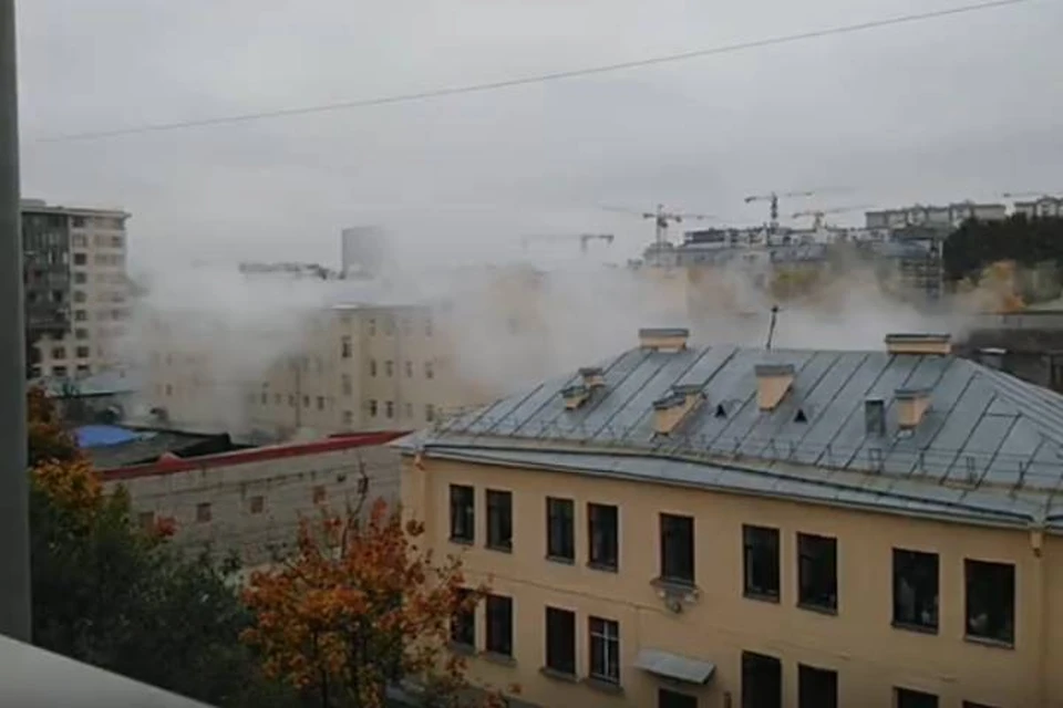 Трубу с кипятком прорвало на Измайловском проспекте в Петербурге