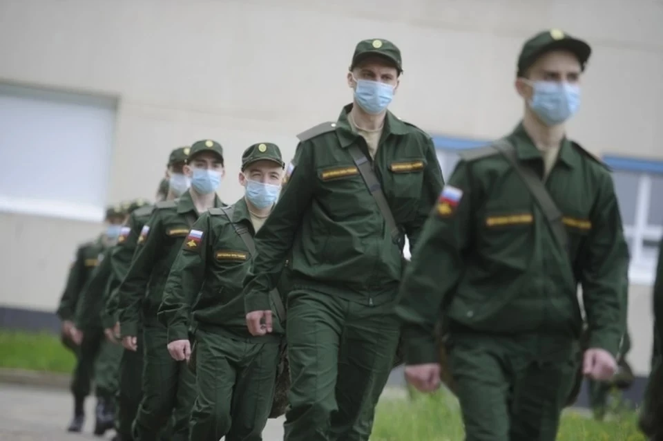 Без медицинских масок в военкоматы никого не пустят.