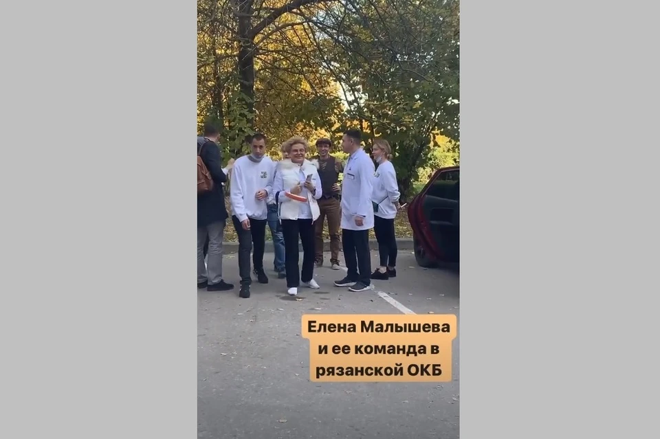 Телеведущая Елена Малышева погуляла по Рязани и посетила ОКБ.