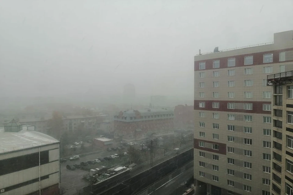В Новосибирске выпал снег.