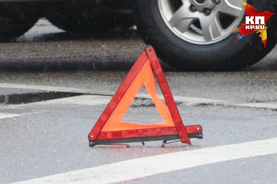 В ДТП виноват водитель авто, он не пропустил мотоциклиста при выезде на основную дорогу.