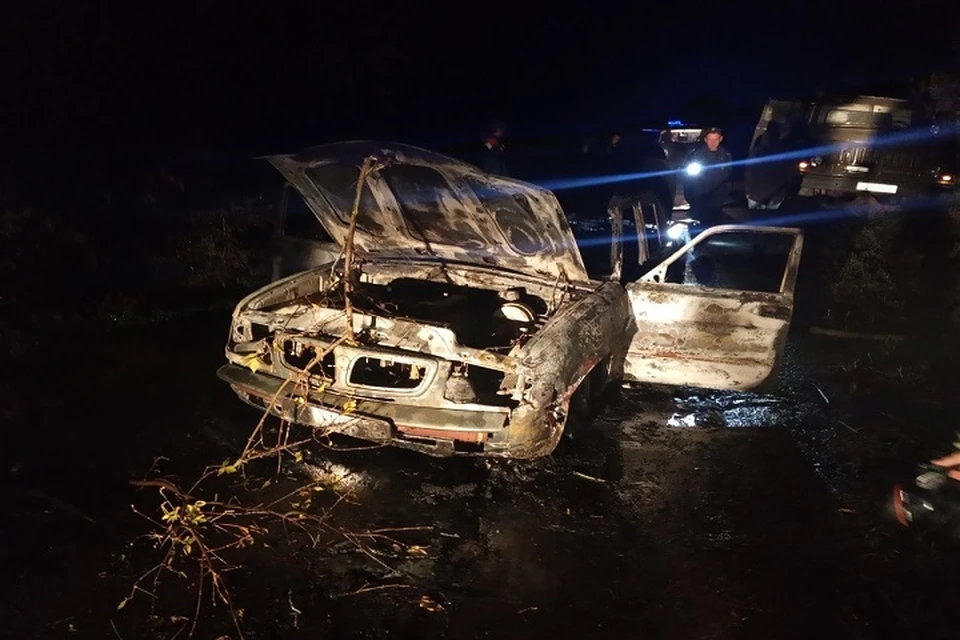 Автомобиль выгорел почти полностью