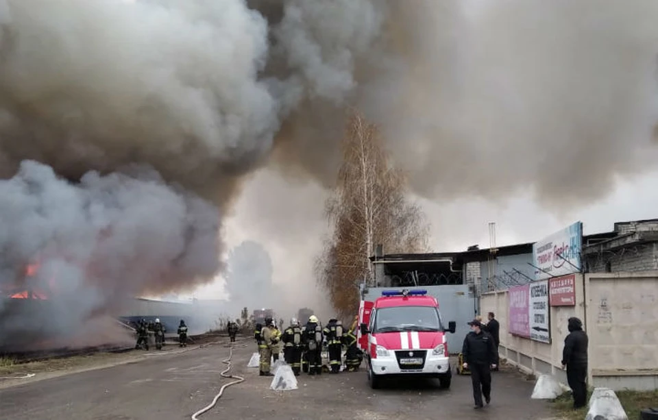 «Несется куча пожарных машин»: В Нижнем Новгороде вспыхнули склады