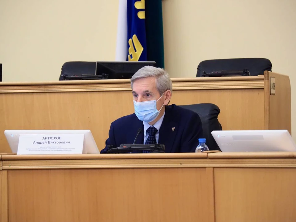 Тюменские единороссы обратили внимание на поддержку семей с детьми в проекте областного бюджета. Фото - ТРО партии "Единая Россия".