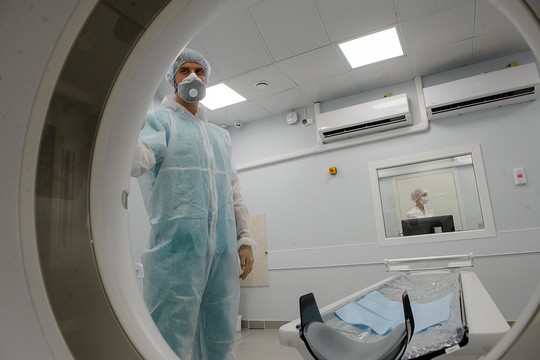 Компьютерная томография показывает изменения в легких, но она не диагностирует инфекцию