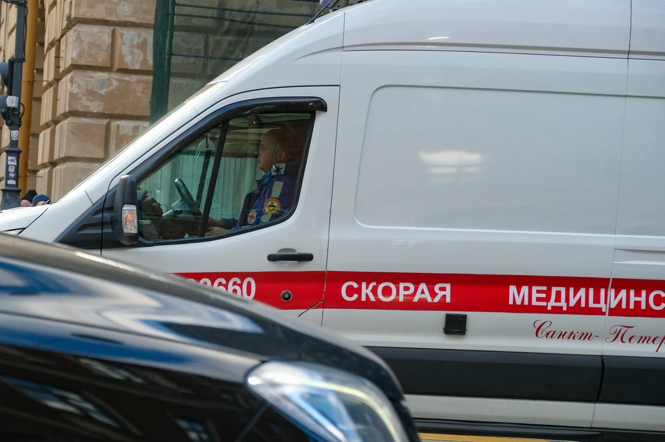 Двое подростков с острым отравлением попали в больницу.