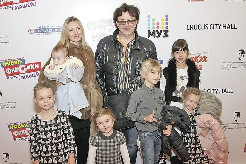 Рома Жуков с семьей.