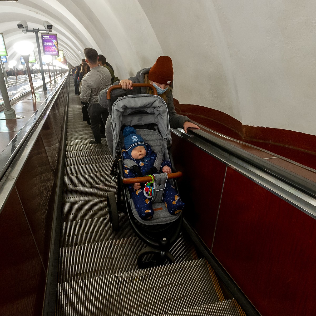 Штраф не наложат, но могут не пустить: в метро Петербурга объяснили, как  будут работать новые правила о провозе детских колясок - KP.RU