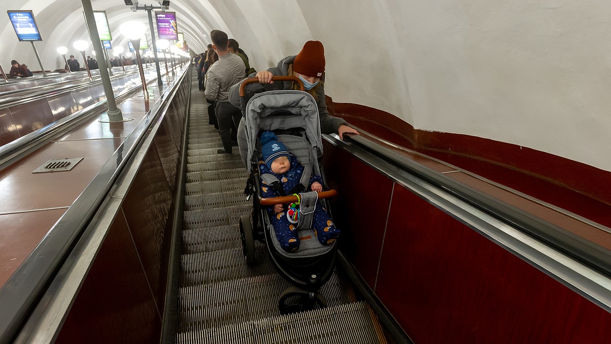 Штраф не наложат, но могут не пустить: в метро Петербурга объяснили, как  будут работать новые правила о провозе детских колясок - KP.RU