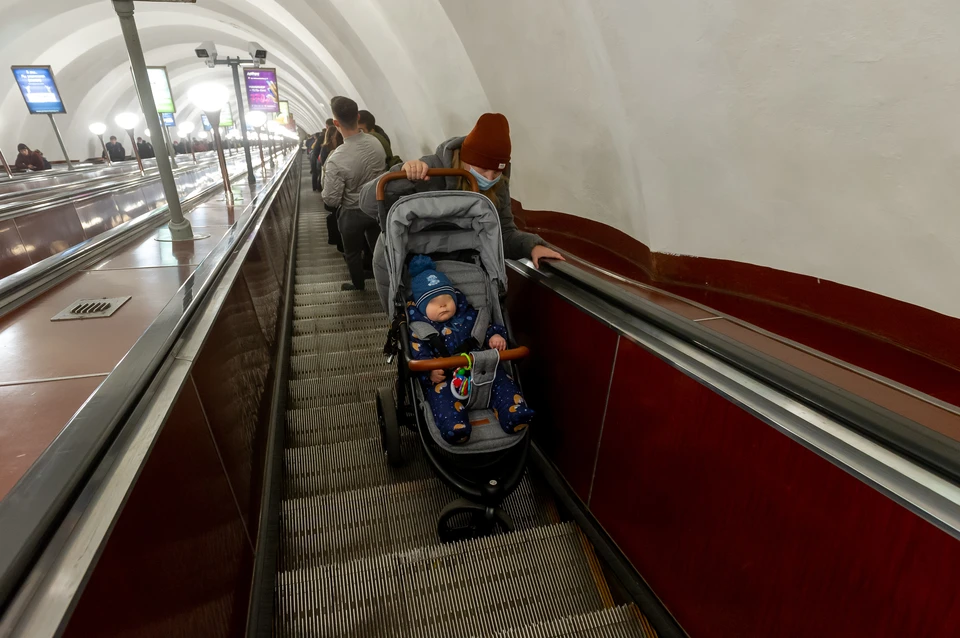 Самим спускать коляски в метро теперь нельзя