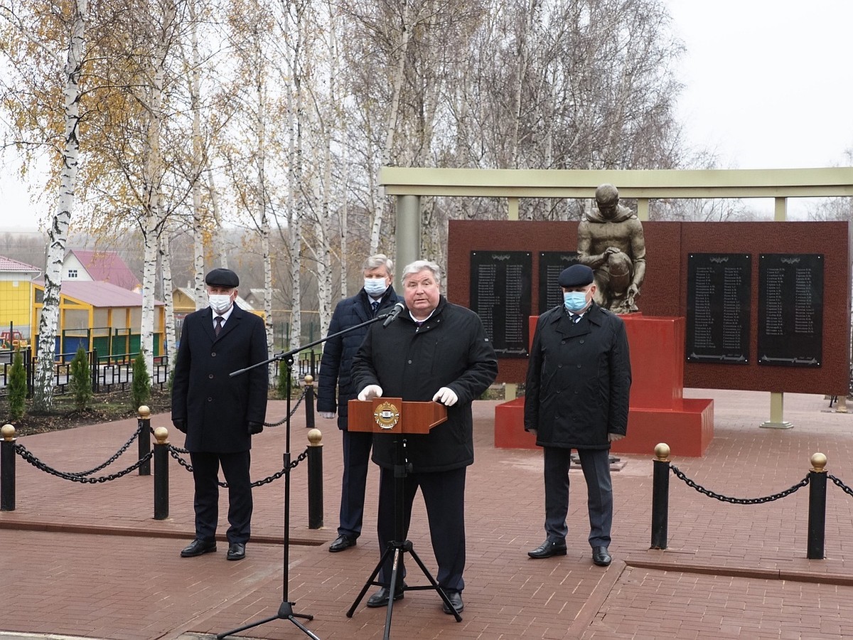 В селе Новотроицкое открыли обновленный памятник воинам, погибшим в годы  Великой Отечественной войны - KP.RU