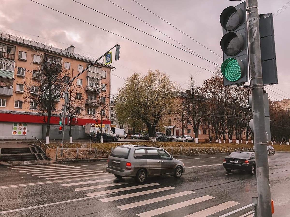 Владимирский автоэксперт предлагает сделать круговое движение на  перекрестке улиц Верхняя и Нижняя Дуброва - KP.RU