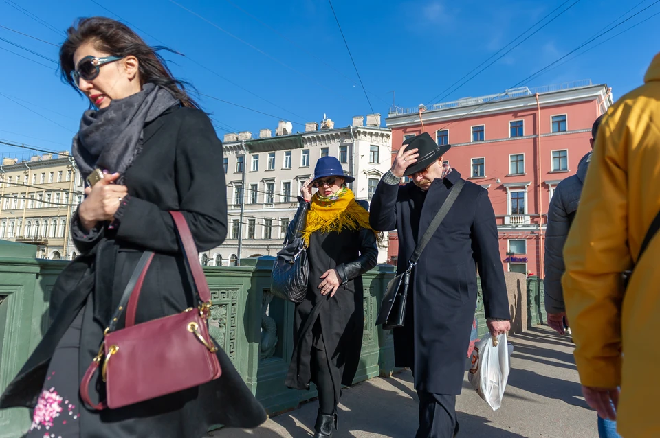 Порывистый ветер будет гостить в городе до вторника.