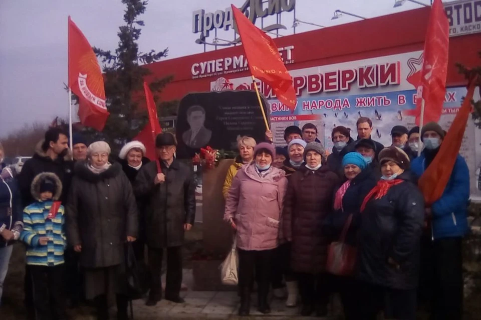 На открытии неравнодушные жители левобережья. Фото: Светлана Книжник.