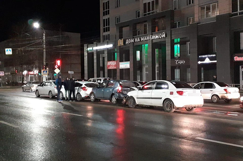 Четыре автомобиля столкнулись на Волоколамском проспекте в Твери Фото: УГИБДД России по Тверской области