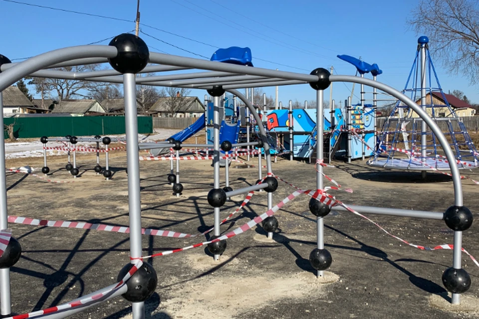 В Биробиджане делают новые детские площадки