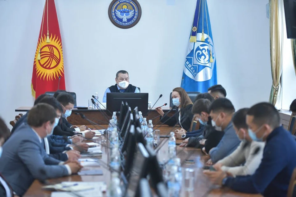 Городские власти, похоже, решили отказаться от угроз закрыть ресторанный бизнес из-за пандемии и попытались найти общий язык с рестораторами.