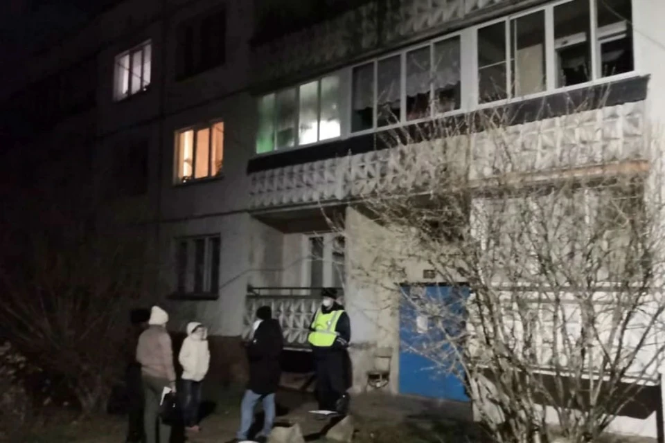 Пожар, в котором погибли четыре мальчика возрастом от 8 месяцев до 4 лет, случился в многоквартирном доме на улице Исаковской. Фото: kirov.sledcom.ru