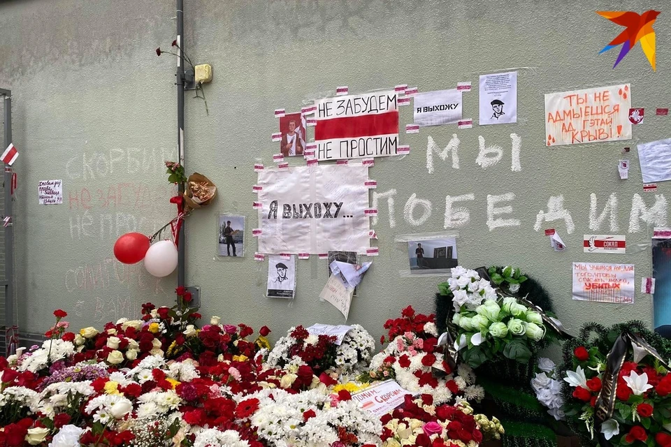 Лукашенко заявил, что стихийных мемориалов во дворах не будет