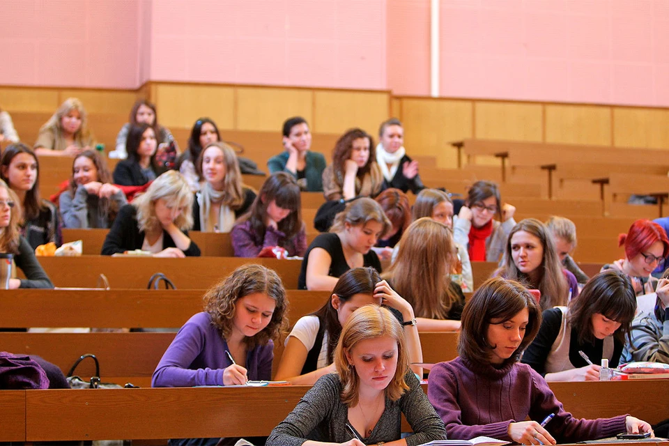 Студенты Московского государственного университета имени Ломоносова недовольны качеством обучения на удаленке.