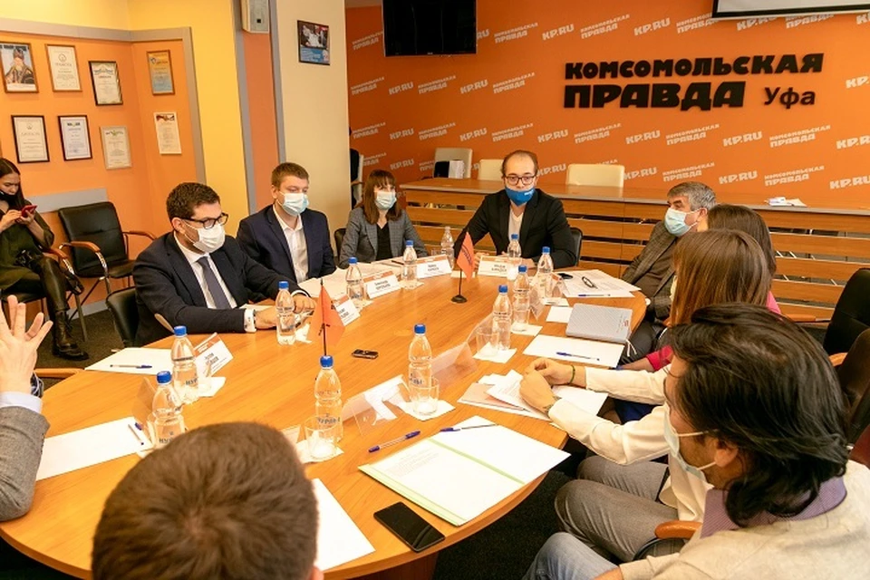 Прямую трансляцию встречи из пресс-центра «Комсомолки» смотрели более пяти тысяч человек