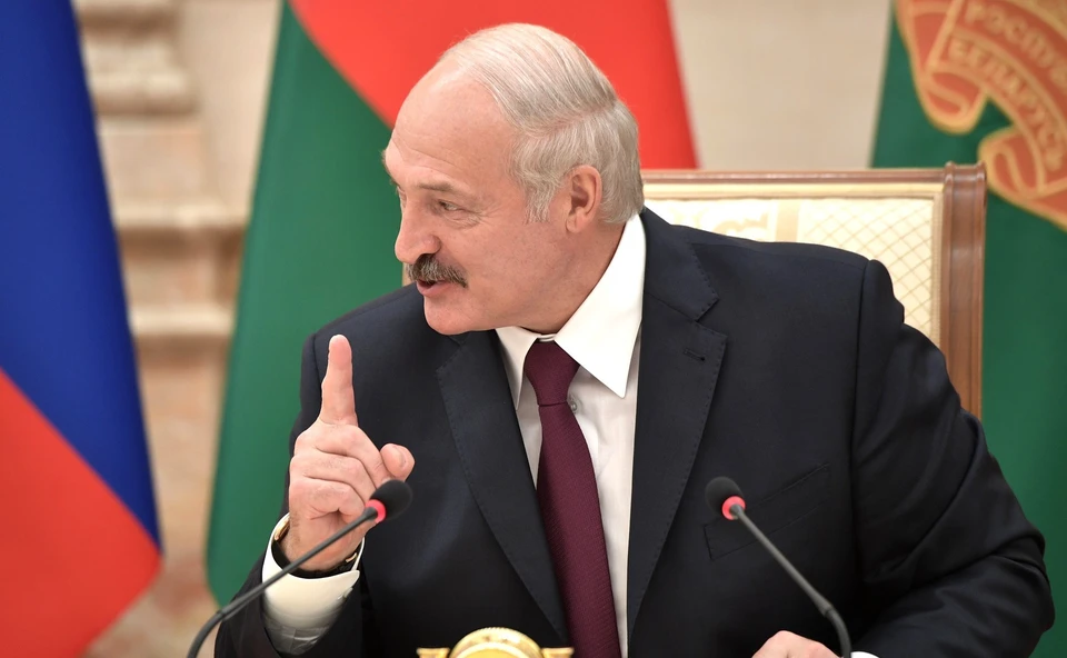 Лукашенко заявил, что разведки РФ и Белоруссии обнаружили в Киеве и под Варшавой центры американских спецслужб.