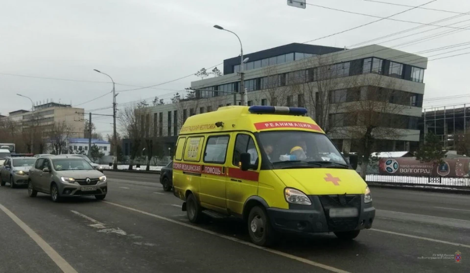 Скорую на проспекте Ленина подрезала иномарка.