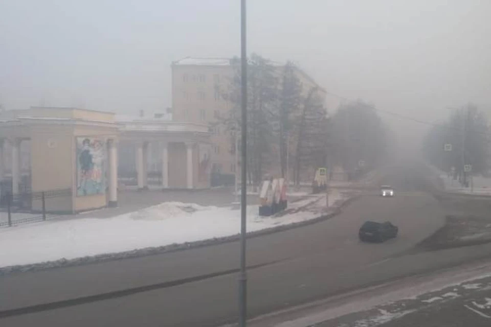 Черное небо над Кузбассом продержится до вечера 2 декабря. ФОТО: Виталий Денисов