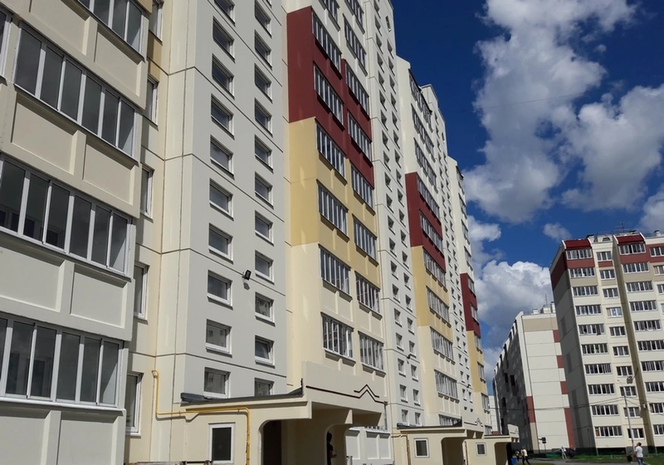 За текущие 12 месяцев власти предоставили выпускникам детских домов уже 124 квартиры.