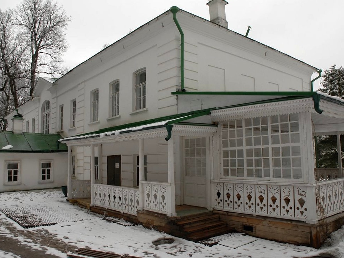 В Тульской области временно закрывается Дом Толстого, Флигель Кузминских и  конюшни - KP.RU