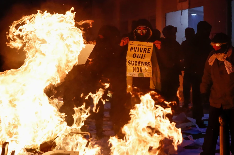 Число задержанных на акции протеста в Париже достигло 64 человек